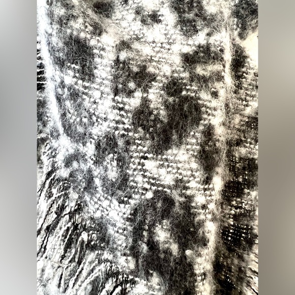 Maurice’s Gray Cheetah Print Scarf - Picture 7 of 9
